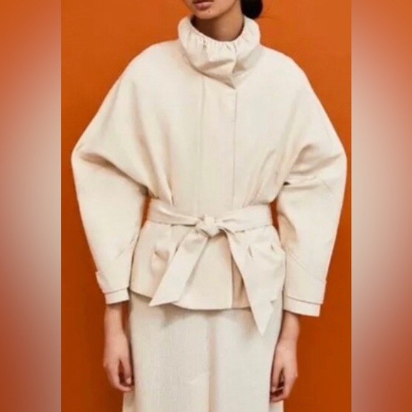 Zara Woman’s Pleated Jacket with Gathered Detail and Belt Size US M - Picture 5 of 10